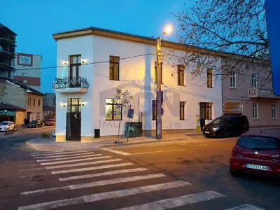 Vila moderna pretabila  clinica, office sau spatiu comercial - Bucuresti