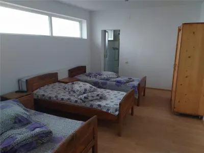 Casa -Cristian Brasov - cazare muncitori - Cristian
