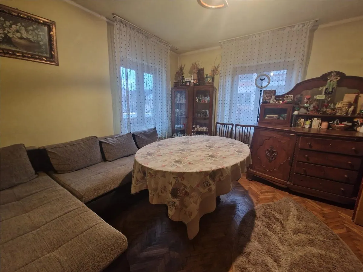 Casa P+M, teren 430 mp, pretabila - clinica, gradinita, locuinta - Liceul Triscu - foto 1