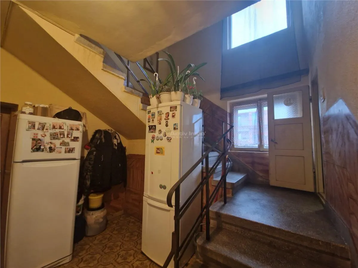 Casa P+M, teren 430 mp, pretabila - clinica, gradinita, locuinta - Liceul Triscu - foto 3