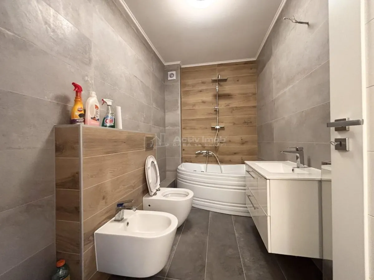 Apartament 3 camere bloc nou - 68 mp  util + balcon 10 mp - Mobilat si utilat - foto 9