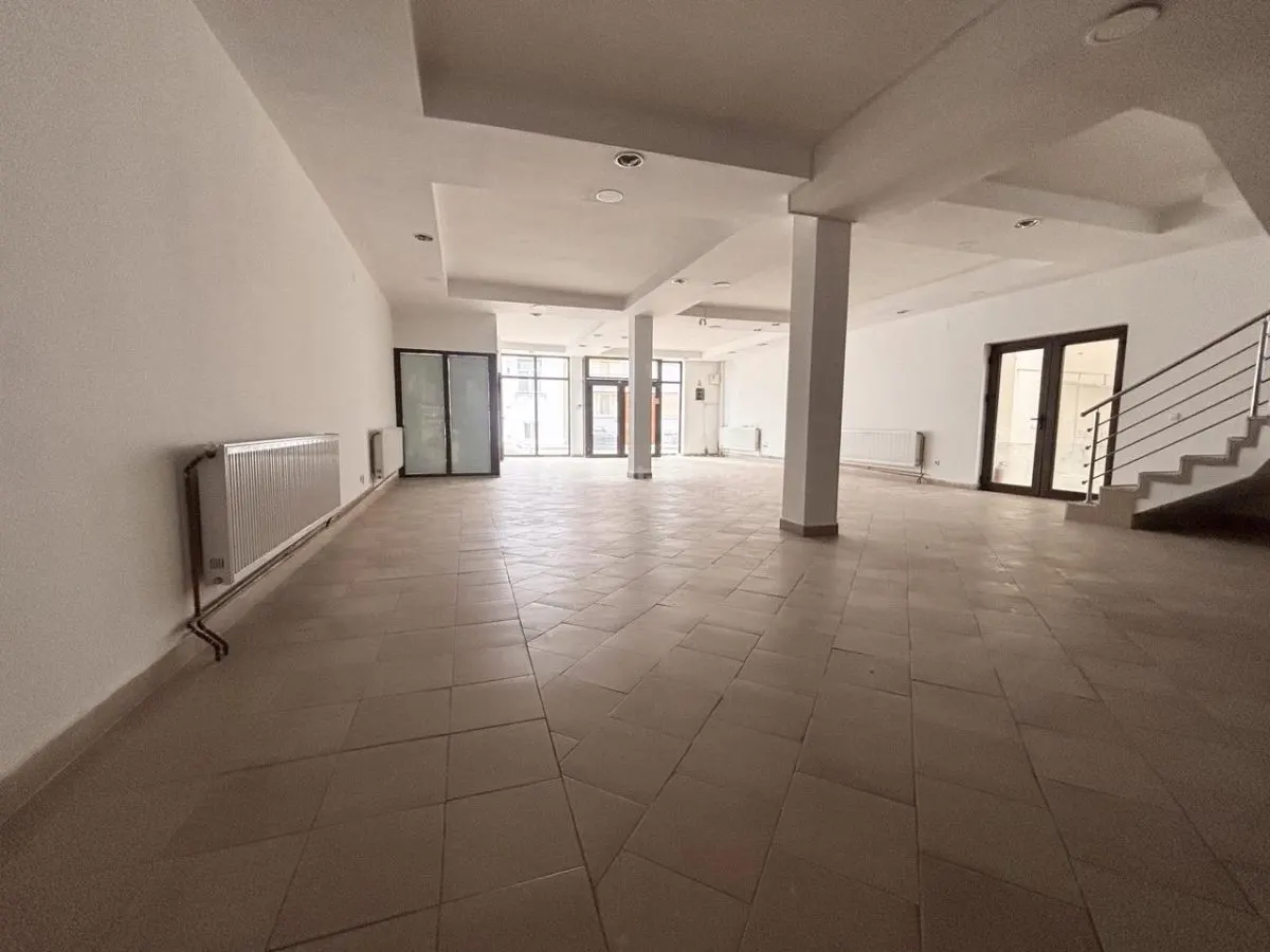 Spatiu comercial ultracentral - 250-750 mp - Vitrina la Strada Primariei - Vizibilitate excelenta - foto 3