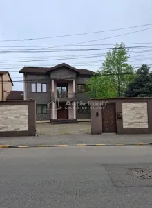 Vila - 10 camere - s. utila 539 mp - teren 764 mp - Tineretului - Bucuresti