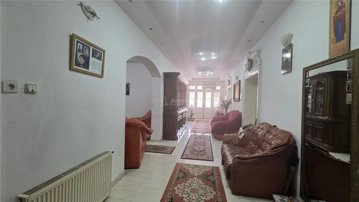Casa boiereasca, teren 418 mp, pretabila- clinica, birouri, locuinta - foto 1