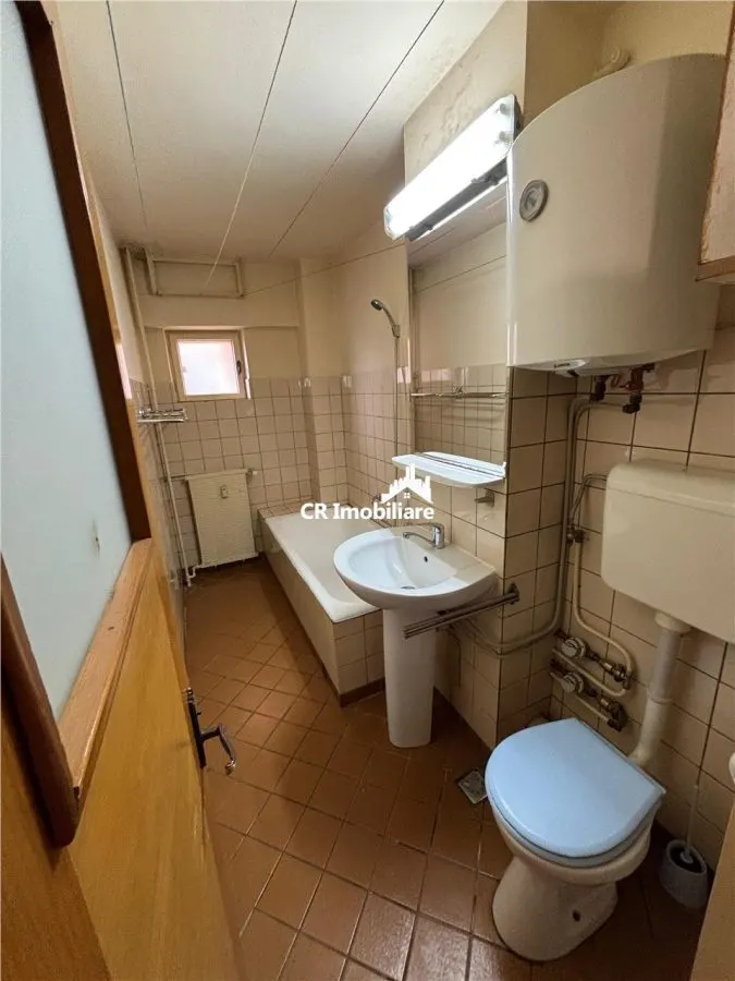 Apartament de vanzare 3 camere Decebal - foto 3