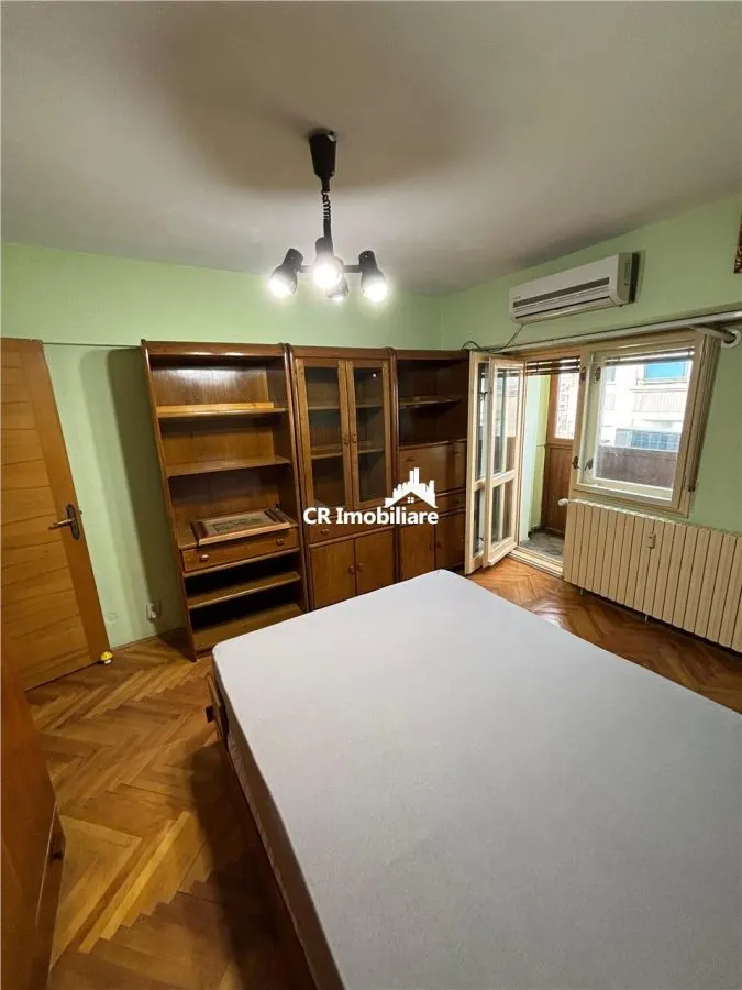 Apartament de vanzare 3 camere Decebal - foto 4