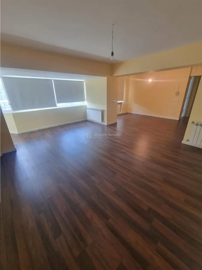 Apartament 5 camere  cu scara interioara tip  penthouse -doua etaje - foto 1
