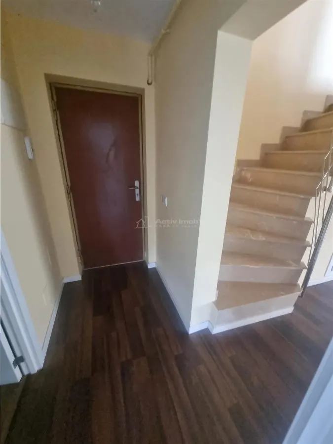 Apartament 5 camere  cu scara interioara tip  penthouse -doua etaje - foto 12
