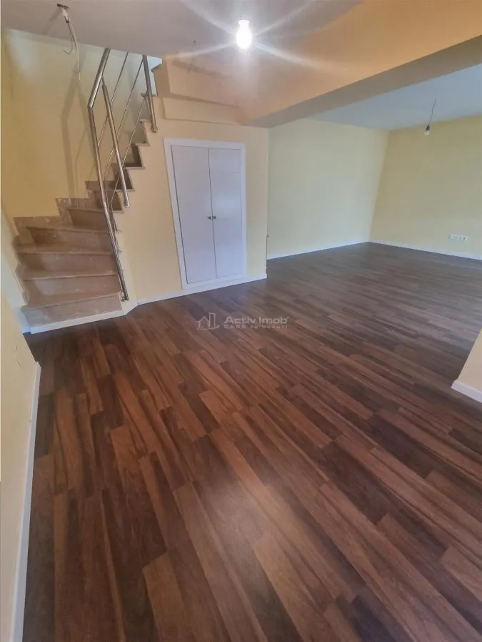 Apartament 5 camere  cu scara interioara tip  penthouse -doua etaje - foto 4