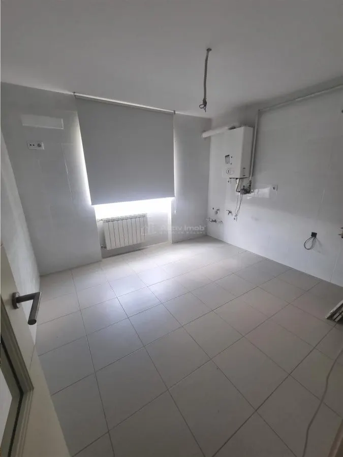 Apartament 5 camere  cu scara interioara tip  penthouse -doua etaje - foto 6