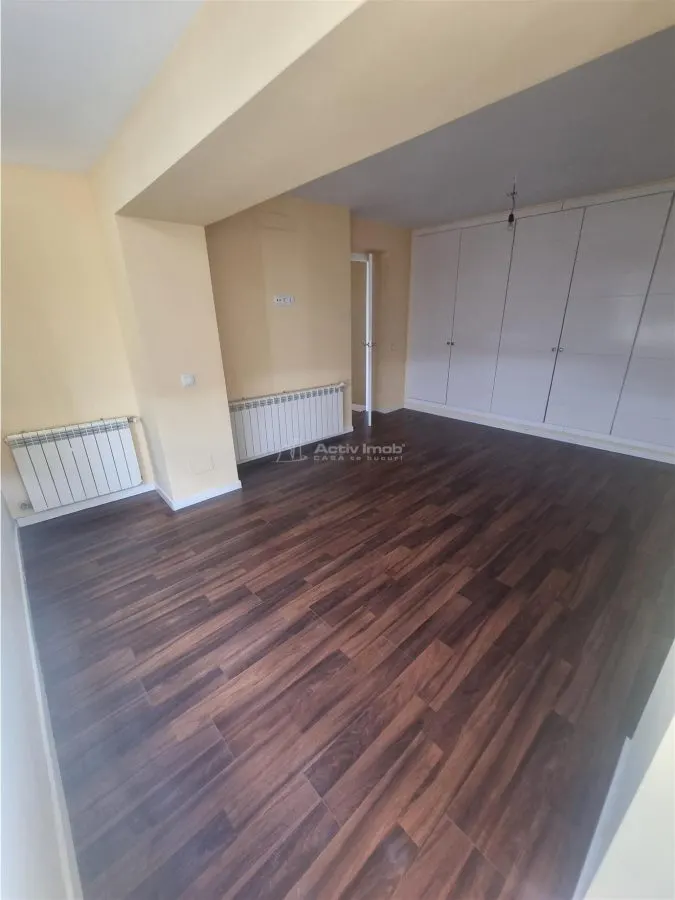 Apartament 5 camere  cu scara interioara tip  penthouse -doua etaje - foto 10