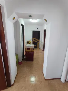 Apartament 3 camere in zona centrala Moldova Noua - foto 12