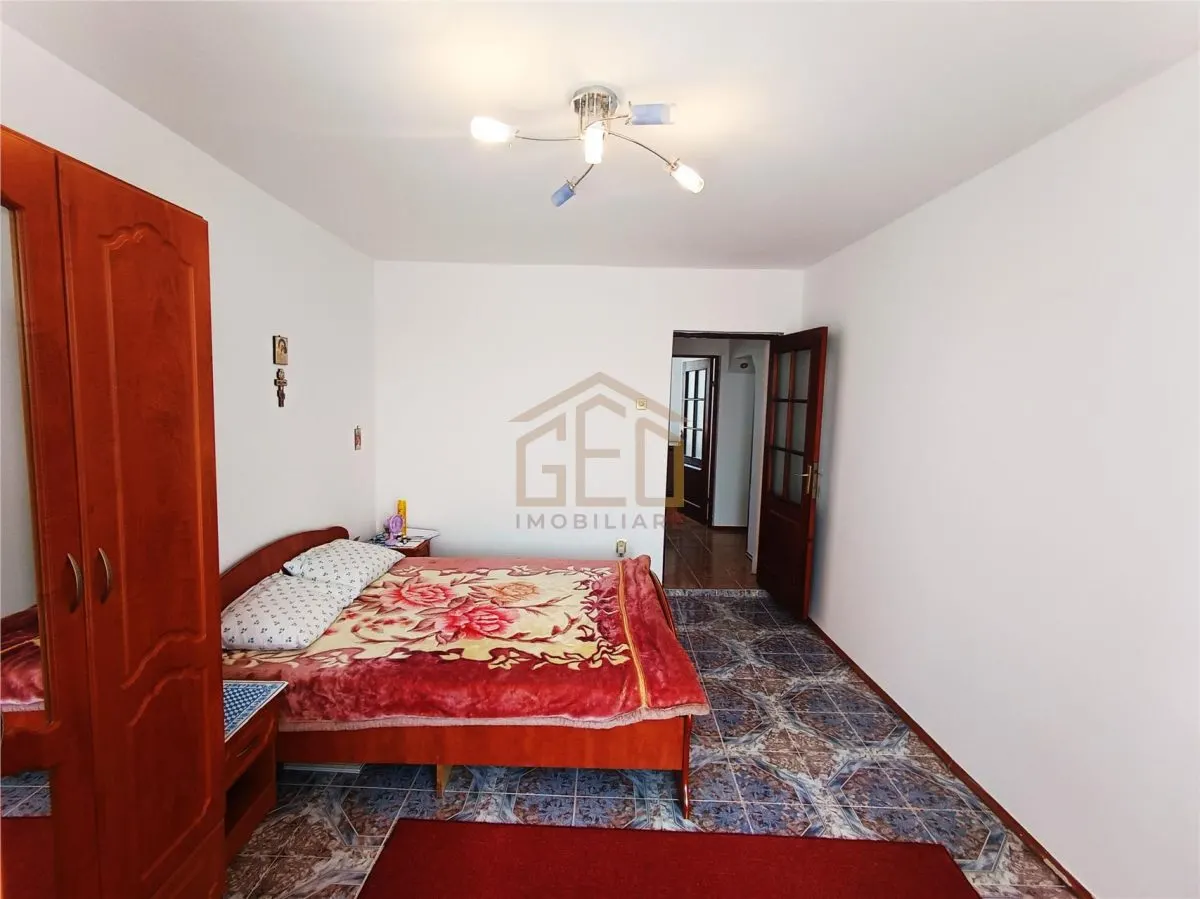 Apartament 3 camere in zona centrala Moldova Noua - foto 6