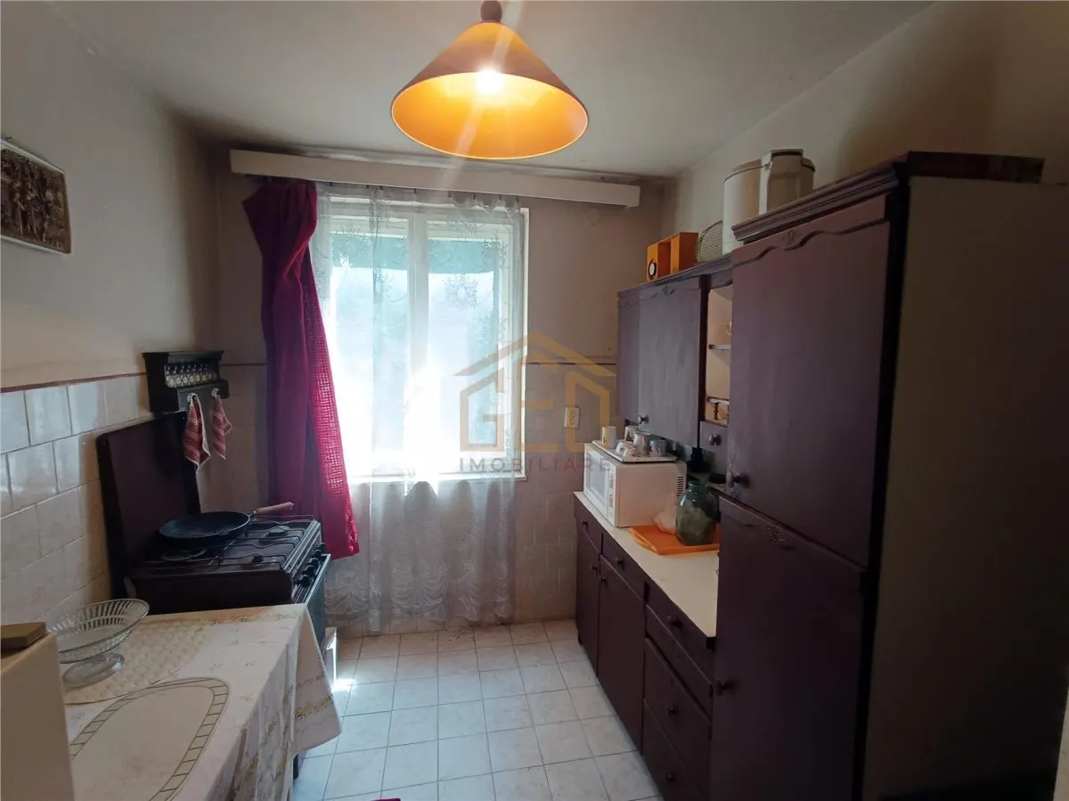 Apartament 3 camere etaj 2 in Moldova Noua - foto 3