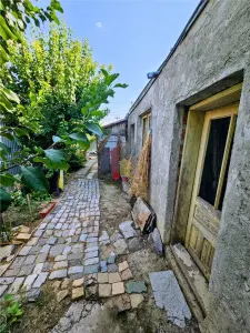 Casa batraneasca cu teren 295 mp, deschidere 8 m, Chercea - foto 6
