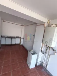 Spatiu comercial, 60 mp, 3 camere, vitrina stradala, zona Centrala - foto 2