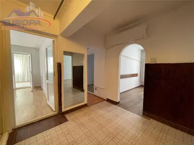 Apartament cu 4 camere de vanzare zona centrala Tulcea - foto 9