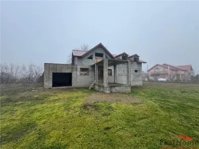 Casa Radulesti, an 1996 ,la rosu, 2.000 mp teren , 310 mp casa - Radulesti