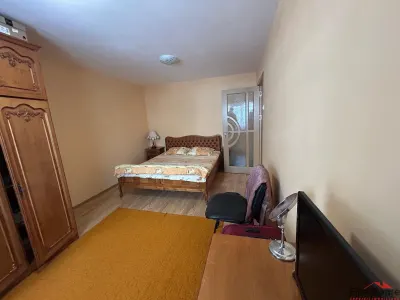 Apartament cu 3 camere de vanzare, zona Quattro. - foto 12