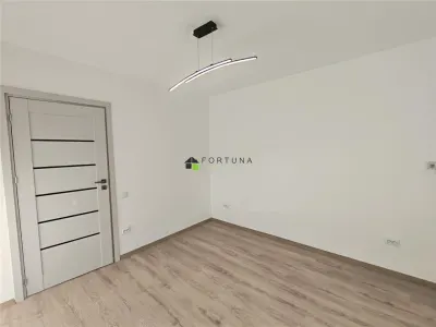 Apartament 2 camere decomandat, renovat, strada Toamnei, Centrul Civic - foto 3
