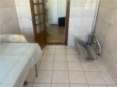 Apartament 2 camere , zona Liceul Economic , 56 mp , decomandat - foto 4