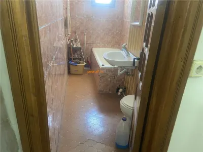 Apartament 2 camere , zona Liceul Economic , 56 mp , decomandat - foto 7