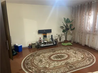 Apartament 3 camere , zona Gara- str Longinescu ,76 mp ,2 balcoane - Focsani