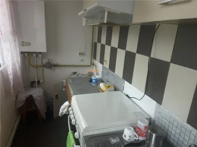 Garsoniera de vanzare , zona Spitalul Judetean Focsani , 28 mp , decomandata , et 3/3 ,mobilata partial - foto 5