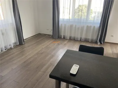 Garsoniera de vanzare , zona Liceul Economic Gara - strada Longinescu , 37 mp , renovata ,mobilata - foto 4