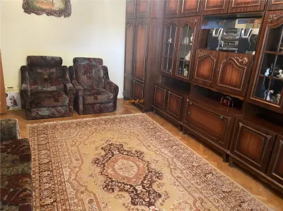 Apartament 3 camere , zona ultracentrala (Casa de Pensii ) , decomandat ,72 mp , mobilat, liber - foto 2