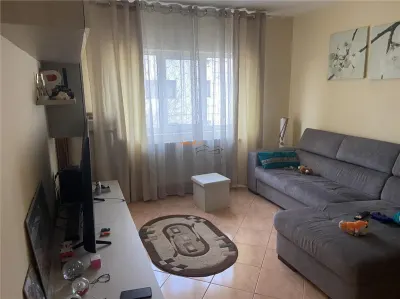 Apartament 2 camere , cartier Sud , 56 mp , decomandat , renovat - foto 2