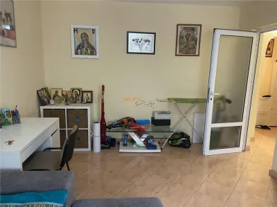 Apartament 2 camere , cartier Sud , 56 mp , decomandat , renovat - foto 3
