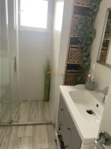 Apartament 3 camere , zona ultracentrala - Primaria Focsani, decomandat , renovat , mobilat si utilat integral - foto 13