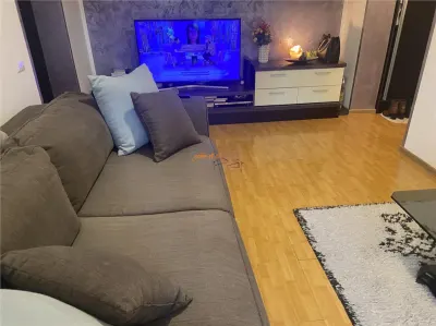 Apartament 2 camere , cartier Gara , parter , imbunatatit , mobilat si utilat, centrala termica proprie - foto 2