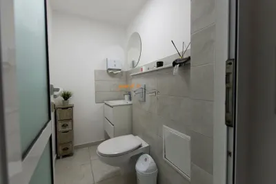 Spatiu comercial de vanzare situat in cartier Sud cu suprafata de 60 mp, renovat - foto 4