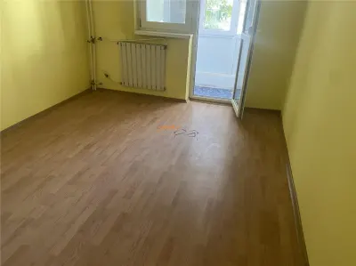 Apartament 4 camere , zona cartier Sud , et 1 , 60 mp , liber - foto 3