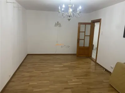 Apartament 3 camere , strada Bucegi - Policlinica 2,   etaj 1/3 , decomandat , imbunatatit - Focsani