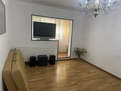 Apartament 3 camere , strada Bucegi - Policlinica 2,   etaj 1/3 , decomandat , imbunatatit - foto 2