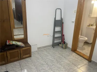 Apartament 3 camere , strada Bucegi - Policlinica 2,   etaj 1/3 , decomandat , imbunatatit - foto 6