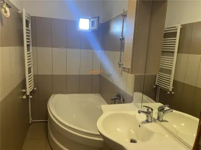 Apartament 2 camere  in Focsani, zona ultracentrala - Spitalul Militar , decomandat , mobilat si utilat complet - foto 15