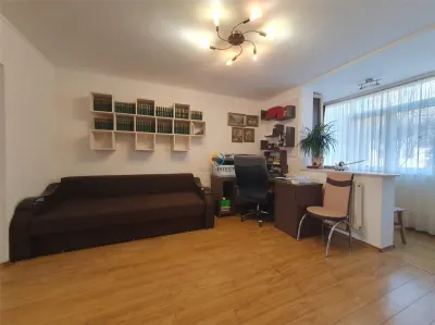 Vânzare apartament 4 camere Trivale - foto 1