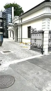 Monument istoric restaurat in totalitate Parter+1 Pretabil Cafenea /Showroom /Activitate comerciala - Bucuresti
