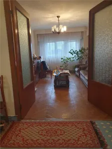 Apartament patru camere Ultracentral, etaj intermediar - Pitesti