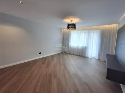 Apartament de LUX  2 camere decomandat pivnita zona Strand - foto 11