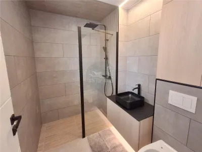 Apartament de LUX  2 camere decomandat pivnita zona Strand - foto 12