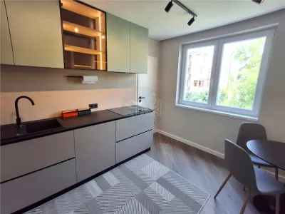 Apartament de LUX  2 camere decomandat pivnita zona Strand - foto 3