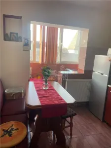 Apartament 2 camere decomandat 2 balcoane pivnita zona Garii - foto 3