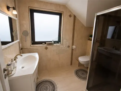 Casa individuala 6 camere pivnita 200mp curte zona Selimbar - foto 9
