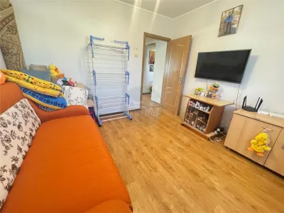 Apartament decomandat cu 2 camere zona Vasile Aaron - foto 4