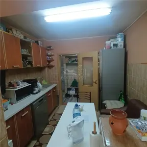Apertament 2 camere decomandat balcon pivnita zona Valea Aurie - foto 8